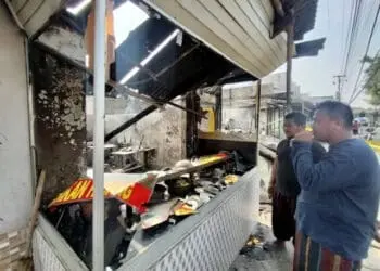 Diduga Bermula dari Cek-Cok Suami-Istri, Tiga Ruko di Cipondoh Hangus Dilalap Si Jago Merah