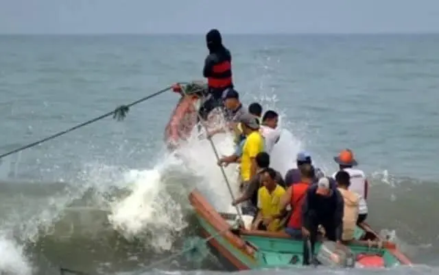Warga Pesisir Pantai Lebak Diminta Waspadai Potensi Gelombang Tinggi