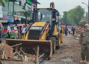 Lapak Dibongkar dengan Alat Berat oleh Pemda, PKL di Lebak Ini Pasrah