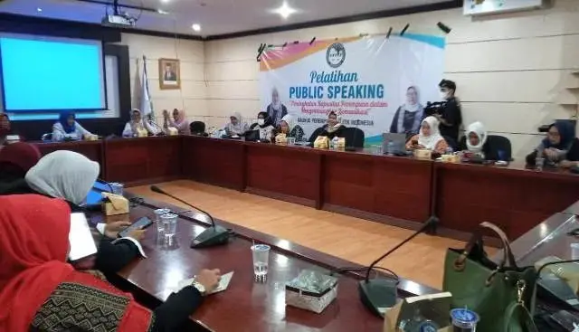 Ingin Punya Kemampuan Public Speaking ? Ini Kata Kuncinya dari Anggota DPRD Banten