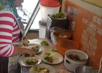 Harga Cabai Melambung, Pedagang Gado-Gado Teriak