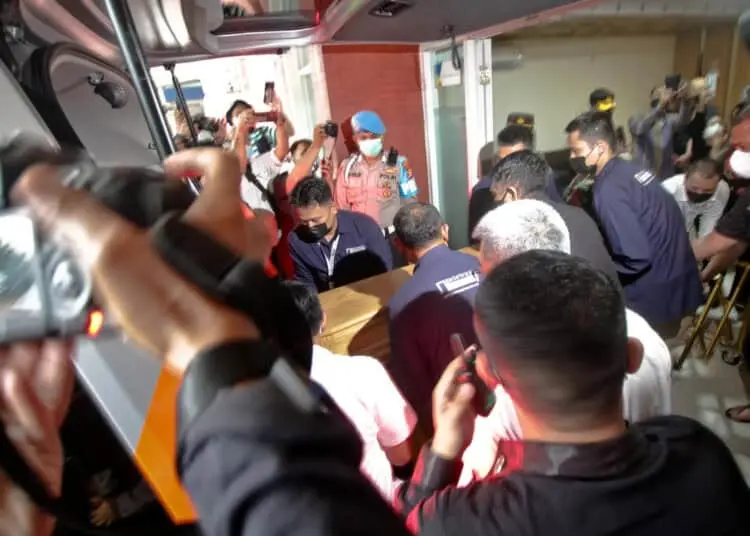 Foto Kedatangan Jenazah Emmeril Khan Mumtadz di Bandara Soetta, Tangerang