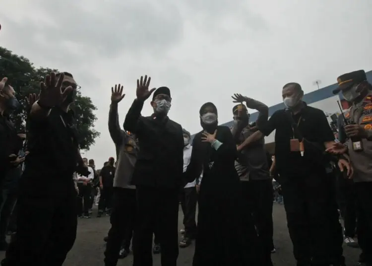 Foto Kedatangan Jenazah Emmeril Khan Mumtadz di Bandara Soetta, Tangerang