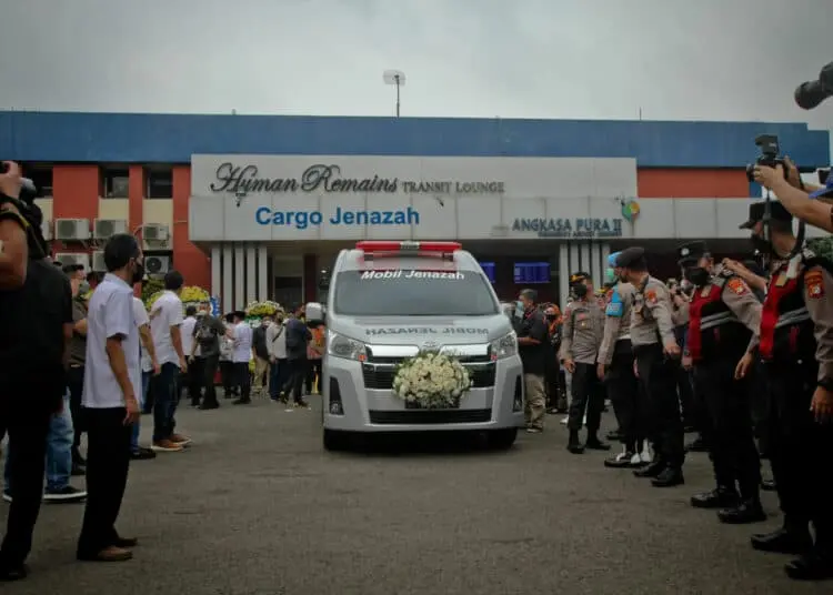 Foto Kedatangan Jenazah Emmeril Khan Mumtadz di Bandara Soetta, Tangerang