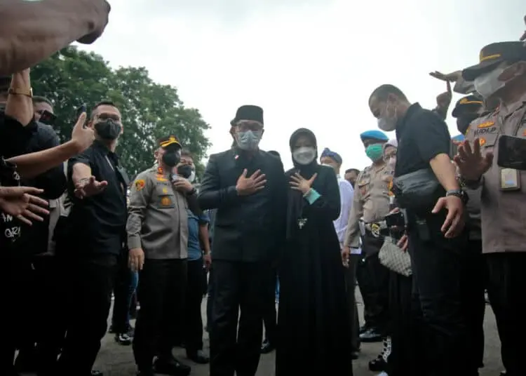 Foto Kedatangan Jenazah Emmeril Khan Mumtadz di Bandara Soetta, Tangerang