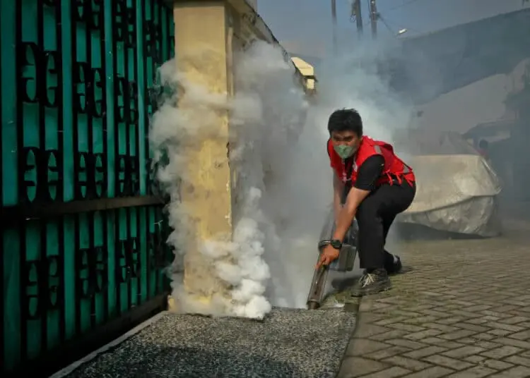 Foto Pengasapan Cegah DBD di Pemukiman Warga