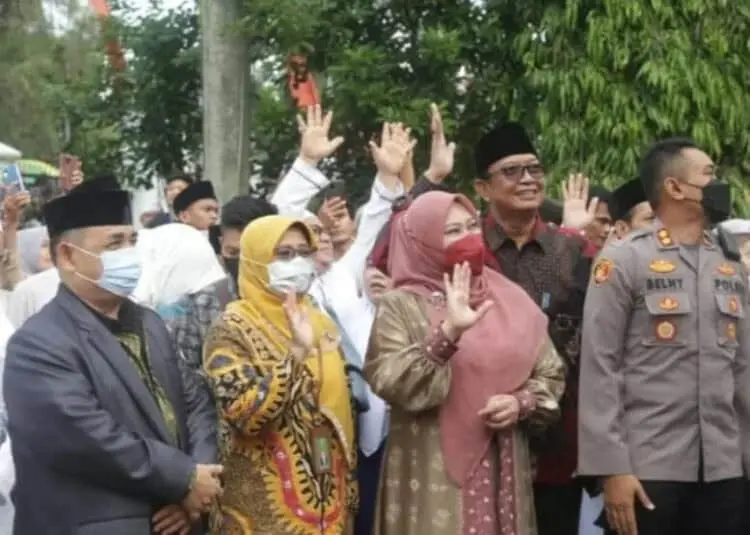 Lepas Ratusan Jemaah Calhaj, Bupati Irna: Doakan Pandeglang di Tanah Suci