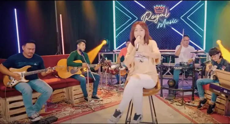Lirik Lagu Kasmaran - Happy Asmara