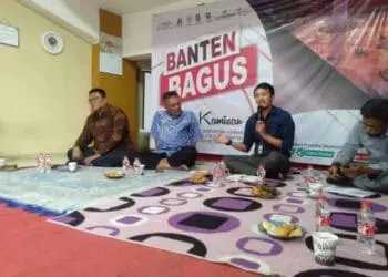 DISKUSI - Kepala Keasistenan Pemeriksaan Laporan Ombudsman RI Perwakilan Banten, Zainal Muttaqin, Diskusi di Sekretariat Pokja Wartawan Pemprov Banten, Kamis (9/6/2022).(HERMAN SAPUTRA/SATELITNEWS.ID)
