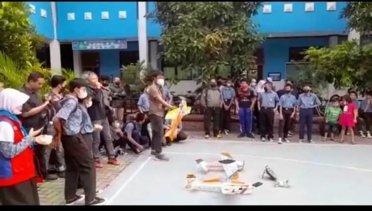 SMPN 29 Kota Tangerang Kembangkan Ekskul Perakitan Pesawat Aeromodelling