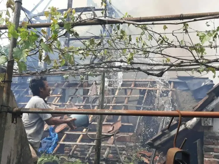 Satu Rumah Semi Permanen di Rangkasbitung Terbakar