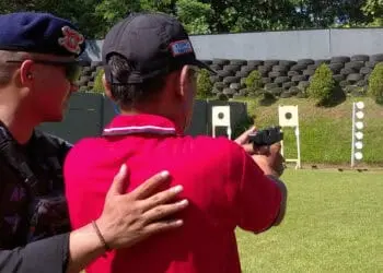 Meriahkan HUT Bhayangkara ke 76, Polda Banten Gelar Lomba Menembak Bersama Media