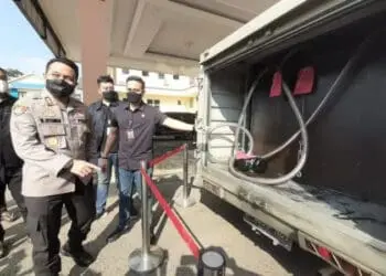 Modifikasi Mobil Boks untuk Samarkan 2 Ton Solar Bersubsidi, Dua Pria Dibekuk Petugas Polres Lebak