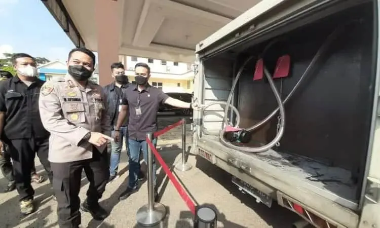 Modifikasi Mobil Boks untuk Samarkan 2 Ton Solar Bersubsidi, Dua Pria Dibekuk Petugas Polres Lebak