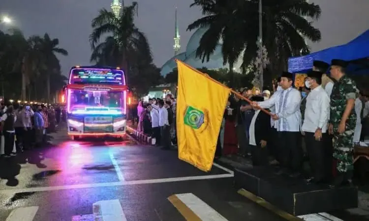 Kembali Lepas Calon Jemaah Haji, Wali Kota Tangerang Ingatkan Jaga Kesehatan