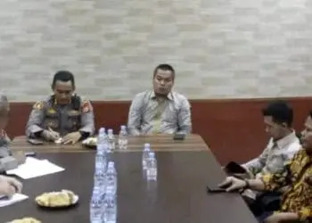 Ketua dan komisioner KPU Pandeglang, sedang berkoordinasi dengan Kapolres Pandeglang, di Mapolres setempat, beberapa waktu lalu. (ISTIMEWA)