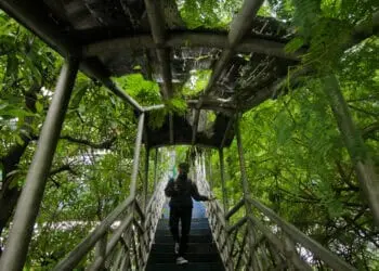 Foto JPO di Jalan Jenderal Sudirman Kota Tangerang Tak Terawat