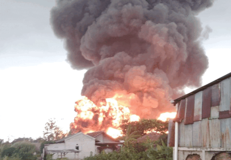 Pabrik Tiner di Curug Terbakar, Terdengar Ledakan