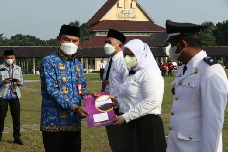 Wakil Bupati Tangerang Mad Romli Serahkan 781 SK CPNS