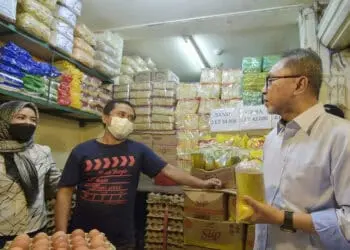 Cek Pasar Cibubur, Zulhas Dengar Keluhan Rakyat Soal Harga Bahan Pokok