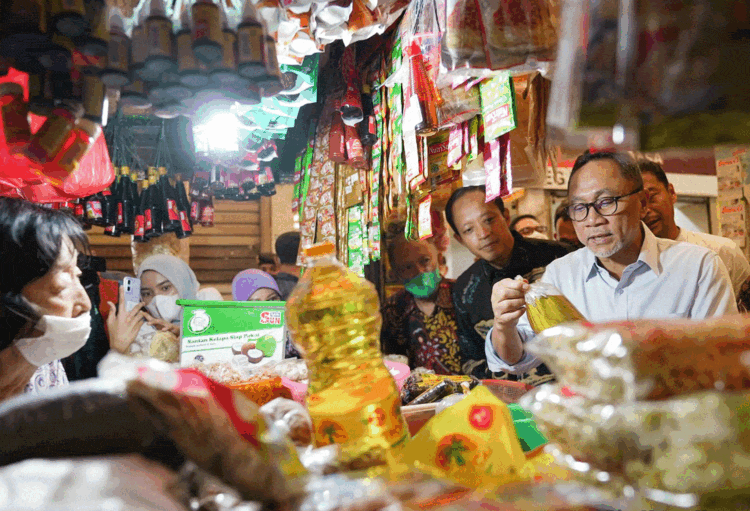 Datangi Pasar Koja Baru, Mendag Targetkan Harga Minyak Goreng Sesuai HET