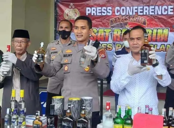 Ribuan Botol Miras Disita Polisi, Ketua DPRD dan Ketua MUI Pandeglang Angkat Bicara