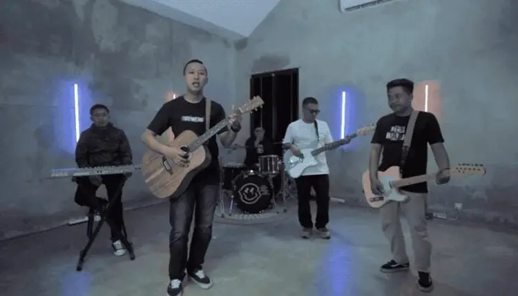 Lirik Lagu Klebus - NgatmoMbilung