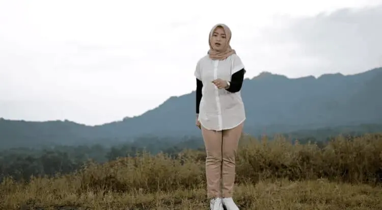 Lirik Lagu Nyambangi Ati - Woro Widowati