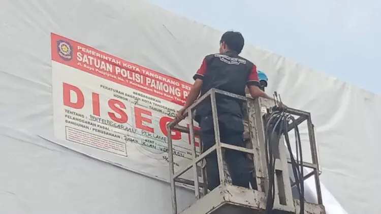 Videotron Tak Berizin di Bundaran Alam Sutera Disegel