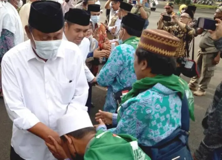 Lepas 206 Jemaah Calon Haji, Wabup Pandji: Jangan Melancong