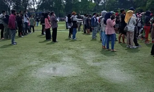 Begini Kondisi Rumput Sintetis Alun-Alun Ahmad Yani Usai Konser Kebangsaan Muhaimin Digelar