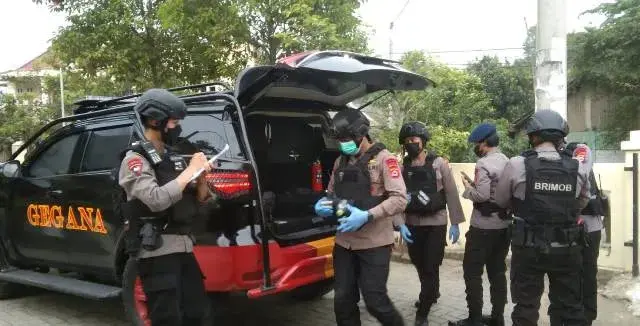 Tim Gegana Brimob Polda Banten Amankan Dua Granat Nanas dari Lebak