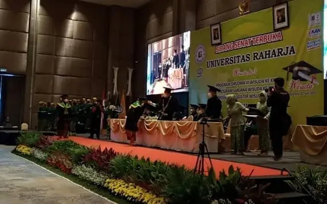 Gelar Wisuda, Lulusan Universitas Raharja Tangerang Diharapkan Mampu Berkarya di Tengah Masyarakat