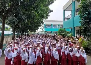 Kegembiraan Anak-anak SDN Serua 1 di Hari Pertama Sekolah