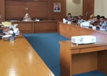 Pansus III DPRD Pandeglang, membahasa Raperda Kebudayaan bersama seniman dan budayawan, di ruang Bamus DPRD setempat, Kamis (14/7/2022). (ISTIMEWA)