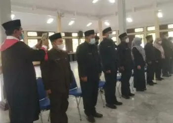 Para pejabat baru sedang mengucapkan sumpah jabatan, di Aula Pendopo Bupati Pandeglang, Senin (11/7/2022).