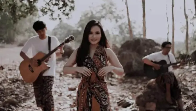 Lirik Lagu Asmalibrasi - Soegi Bornean