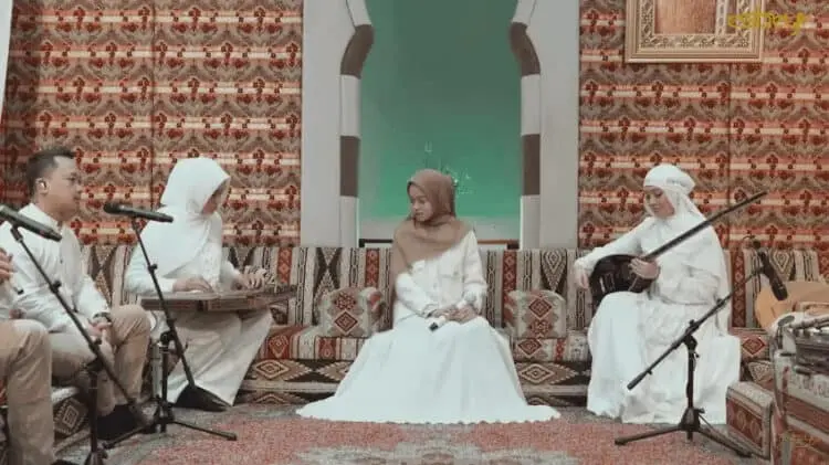Lirik Sholawat Shollallahu ala Thoha - ESBEYE