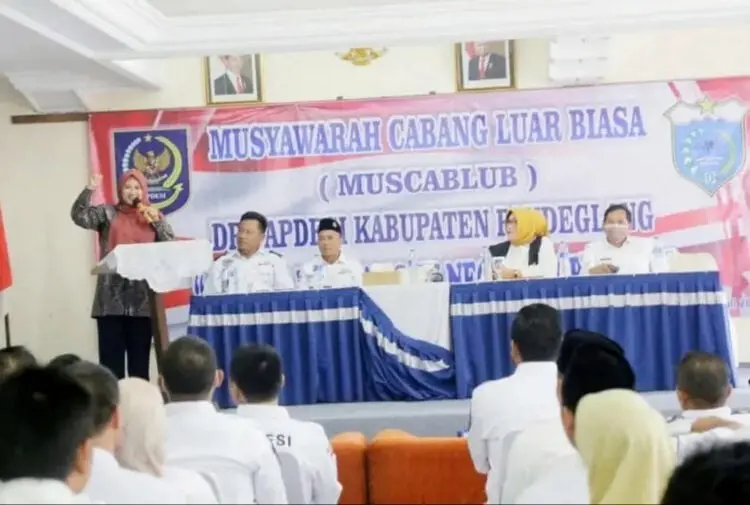 MUSCABLUB APDESI–Bupati Pandeglang Irna Narulita, menyampaikan sambutan di acara Muscablub Apdesi Pandeglang, Rabu (27/7/2022). (ISTIMEWA)