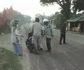 Tumpahan Limbah Pasir di Lebak Sebabkan Sejumlah Pengendara Motor Terjatuh