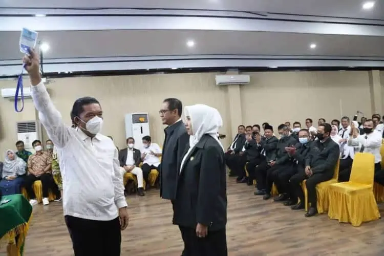 Pj Gubernur Banten Tutup Pelatihan Pengawas dan Administrator