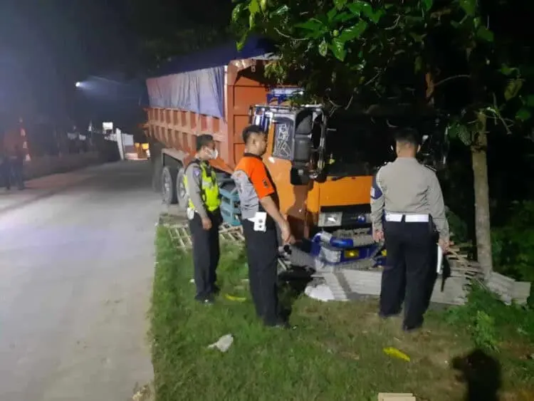 Truk Tabrak Warung di Sukadiri, Sopir Meninggal Dunia