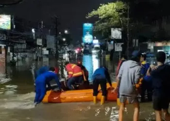 Hujan Angin Landa Kota Tangerang, Banjir di Belasan Titik, Pohon Tumbang