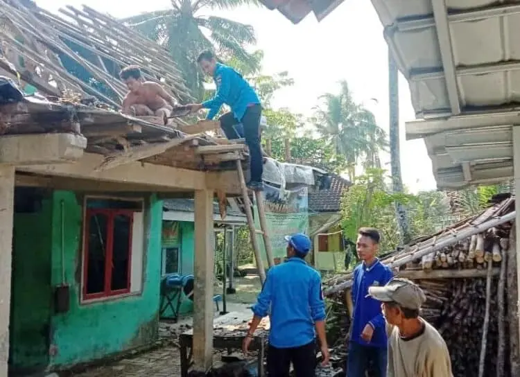 Angin Kencang Porak Porandakan Sebuah Rumah di Angsana Pandeglang