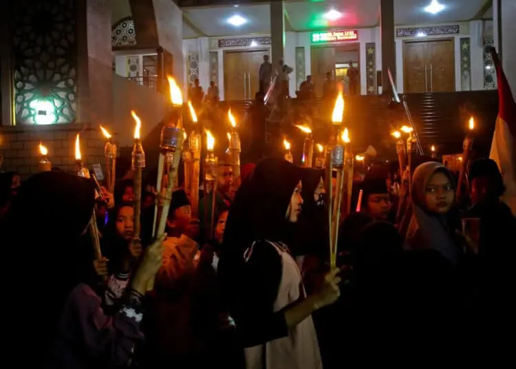 Foto Pawai Obor Malam Takbiran di Jatiuwung