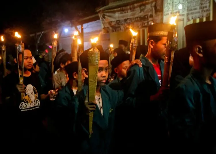Foto Pawai Obor Malam Takbiran di Jatiuwung