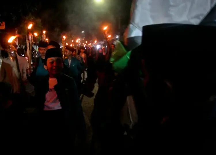 Foto Pawai Obor Malam Takbiran di Jatiuwung
