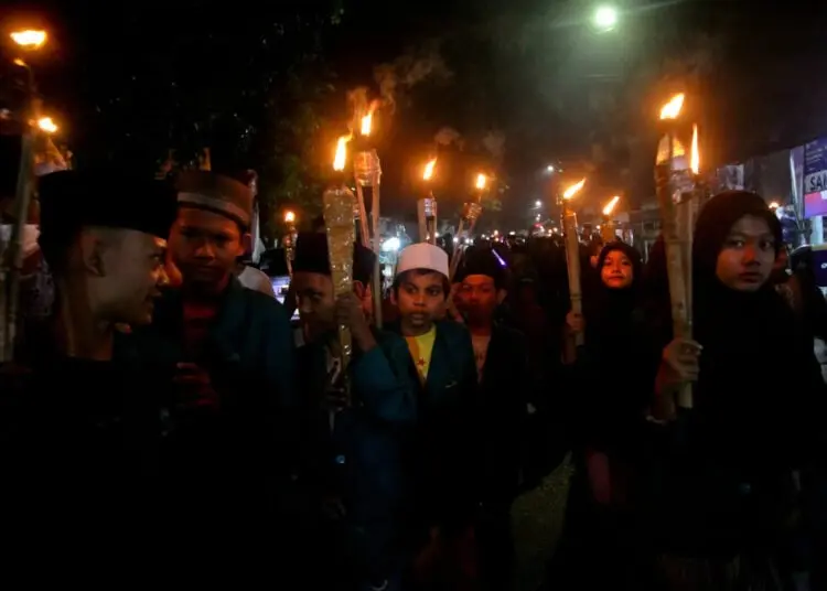 Foto Pawai Obor Malam Takbiran di Jatiuwung