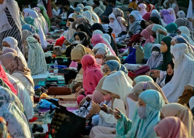 Foto Suasana Salat Idul Adha di Masjid Raya Al-Azhom Kota Tangerang