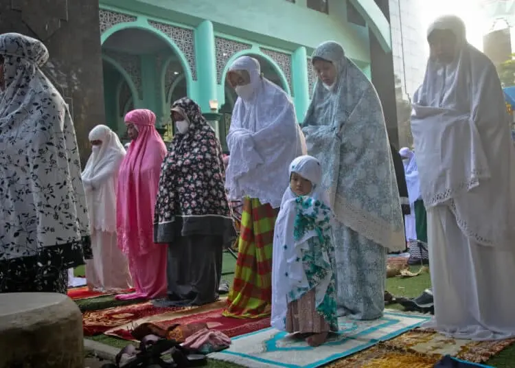 Foto Suasana Salat Idul Adha di Masjid Raya Al-Azhom Kota Tangerang
